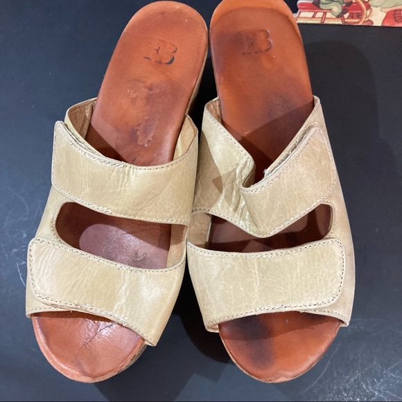 Free Bird wedge sandals w/Velcro straps, size 7, cork heel, leather straps - Picture 2 of 8